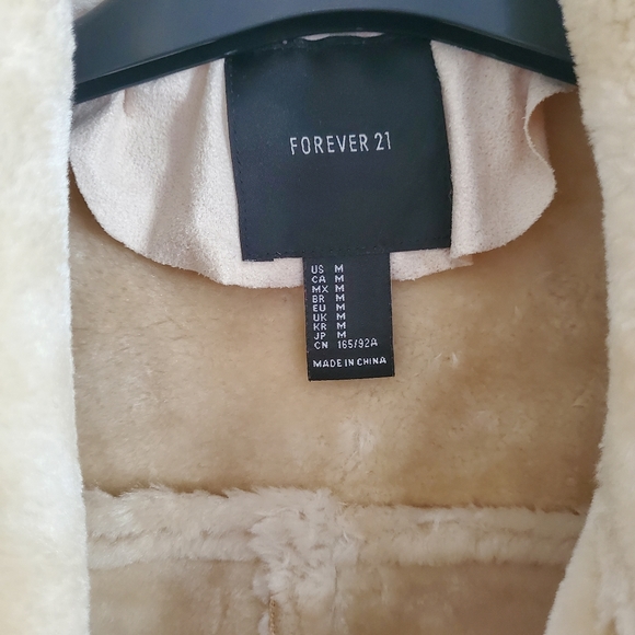 Size M fuax fur cream color jacket - Picture 4 of 8